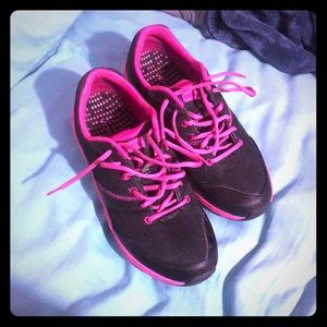 Like new women’s size 9.5 bionic tennis shoes